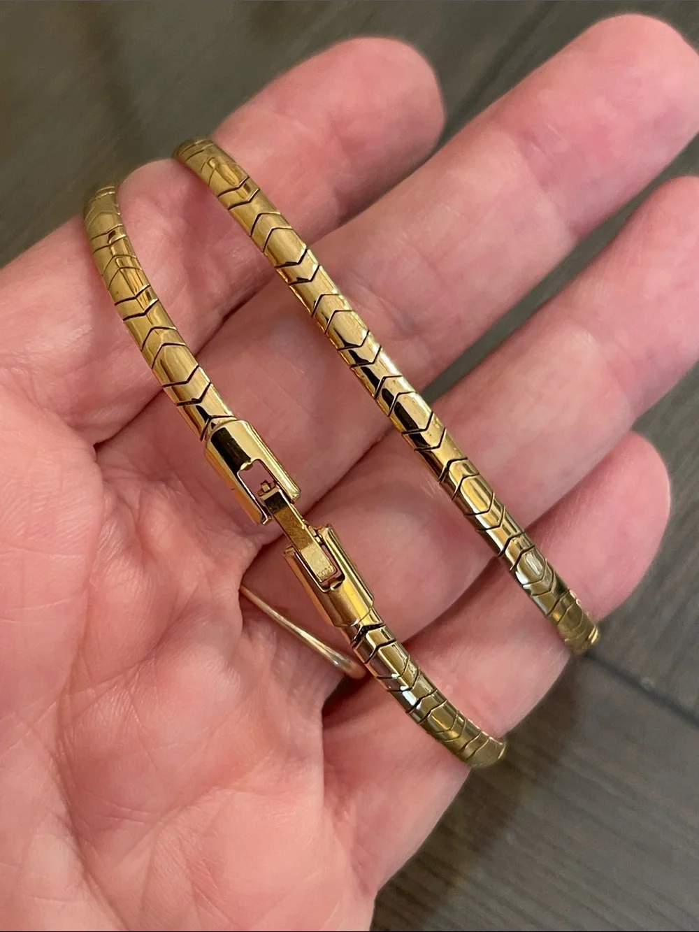 Vintage Gold-tone Omega with Chevron Pattern 16 1/8” approx